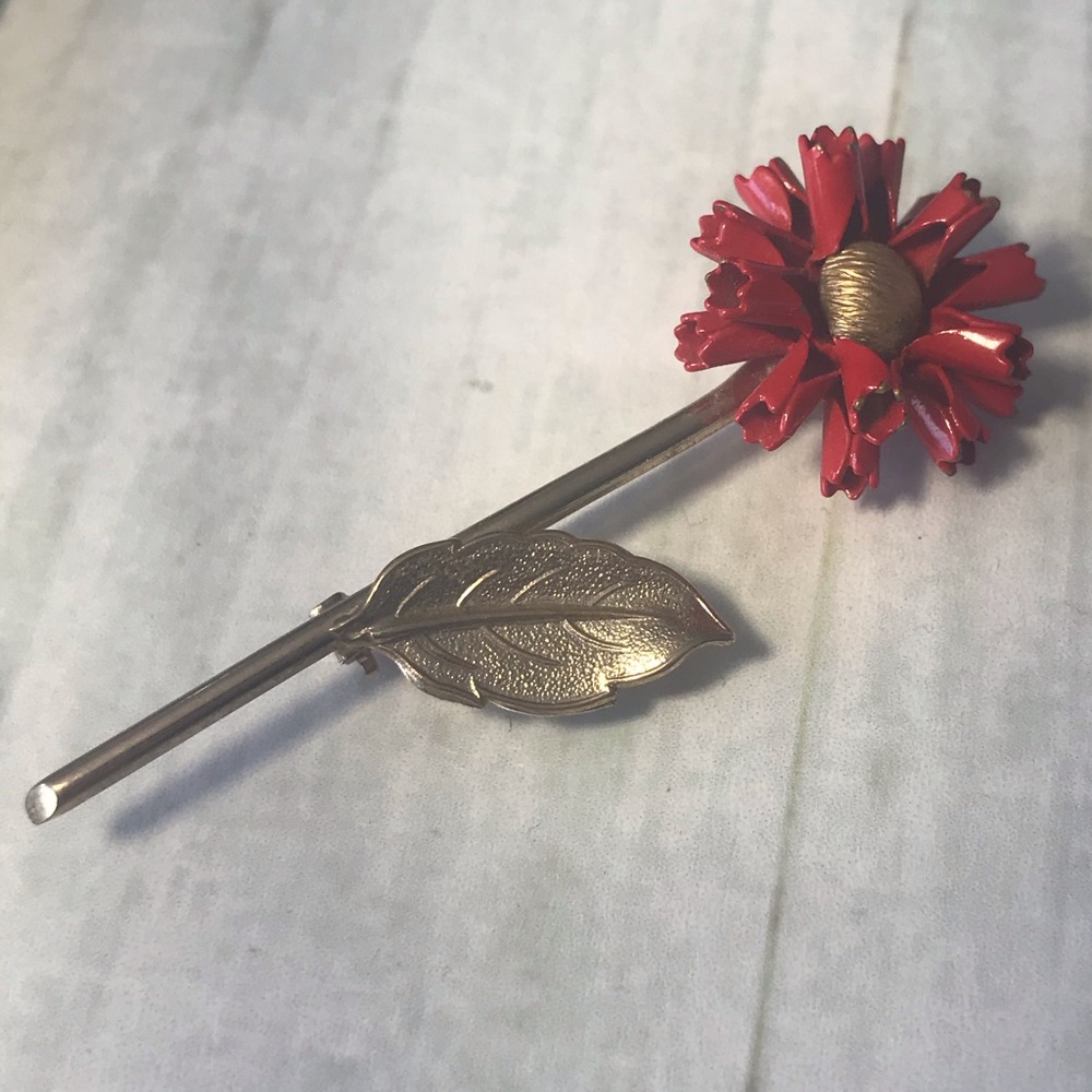 🌺 Red Flower Brooch